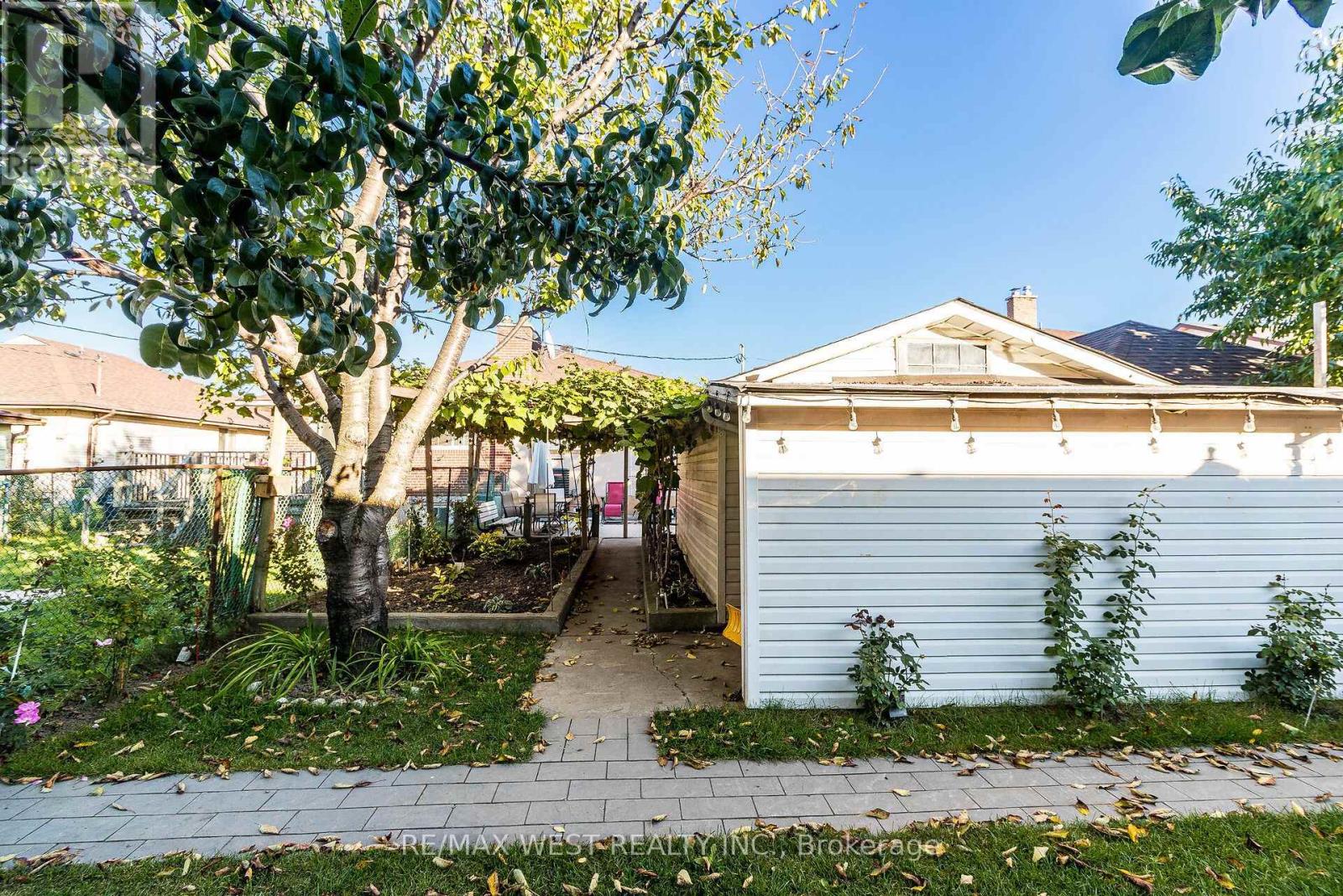 Bsmt - 24 Clarion Road, Toronto, Ontario  M9R 3Y5 - Photo 21 - W12401172