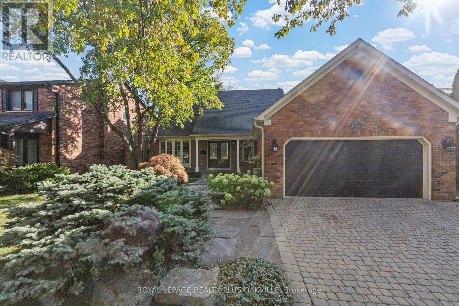 1368 Monks Passage, Oakville, Ontario  L6M 1J5 - Photo 2 - W12401205