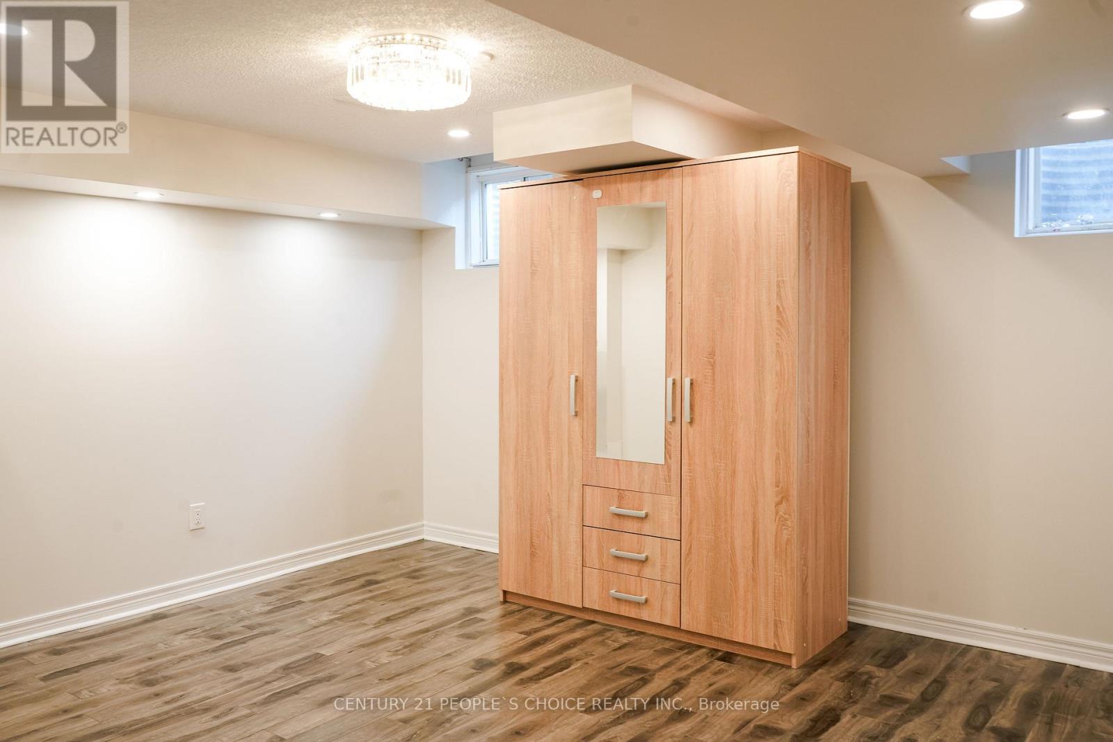 4 Kempsford Crescent, Brampton, Ontario  L7A 4M6 - Photo 2 - W12401265