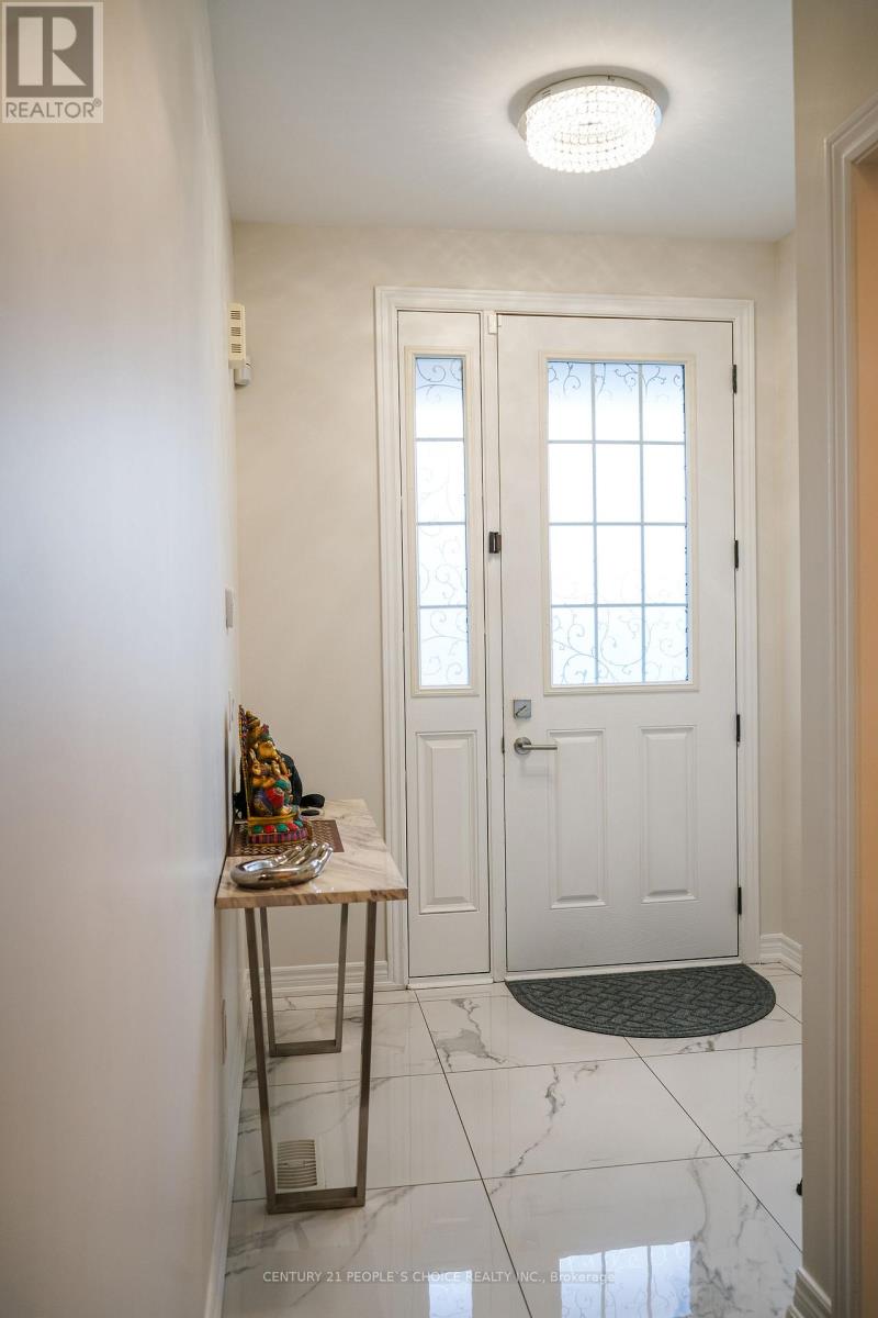 4 Kempsford Crescent, Brampton, Ontario  L7A 4M6 - Photo 23 - W12401265