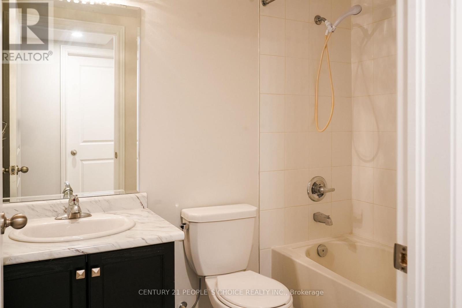 4 Kempsford Crescent, Brampton, Ontario  L7A 4M6 - Photo 3 - W12401265