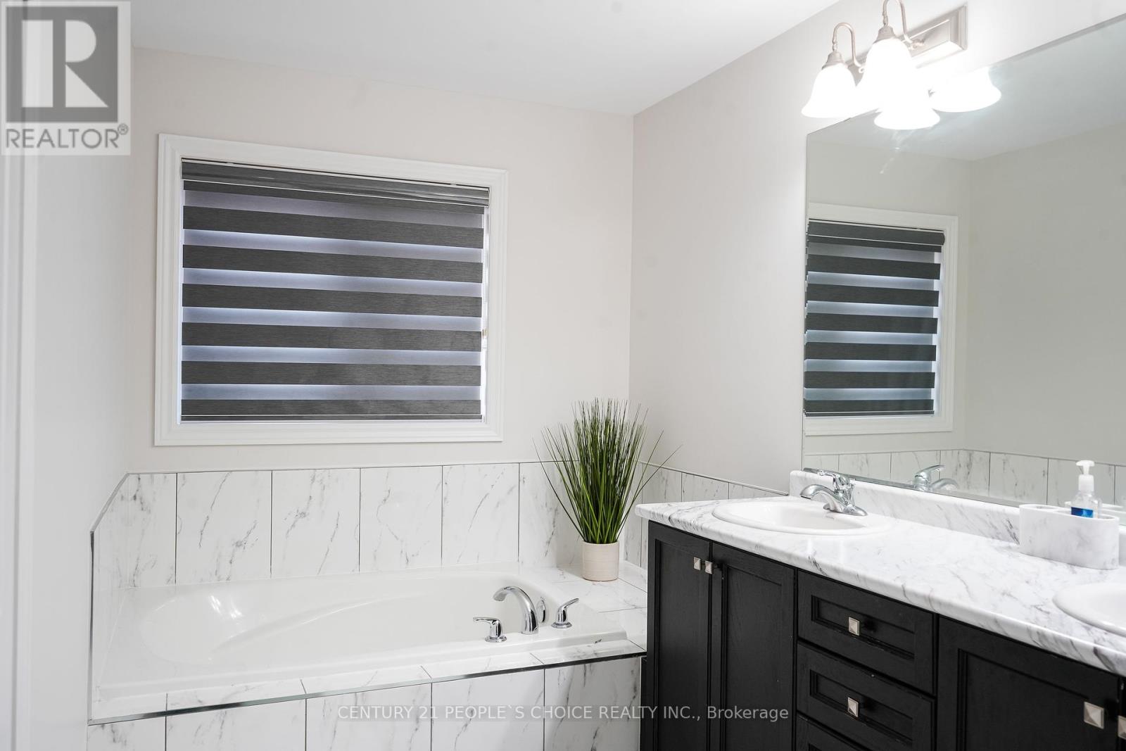 4 Kempsford Crescent, Brampton, Ontario  L7A 4M6 - Photo 6 - W12401265