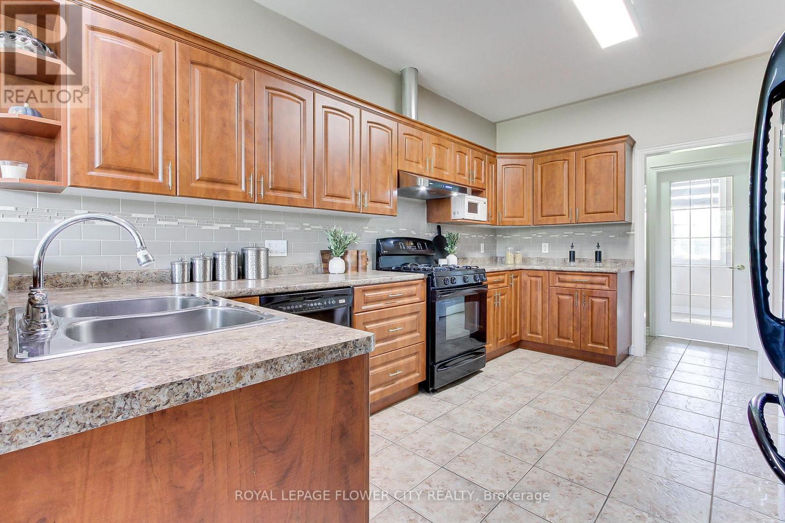 4161 White Road, Port Colborne, Ontario  L3B 5N7 - Photo 15 - X12401210