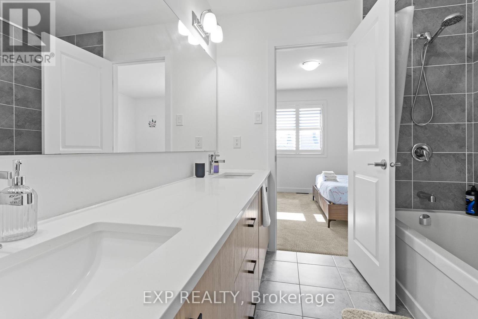 4556 Kelly Farm Drive, Ottawa, Ontario  K1X 0G8 - Photo 27 - X12401394