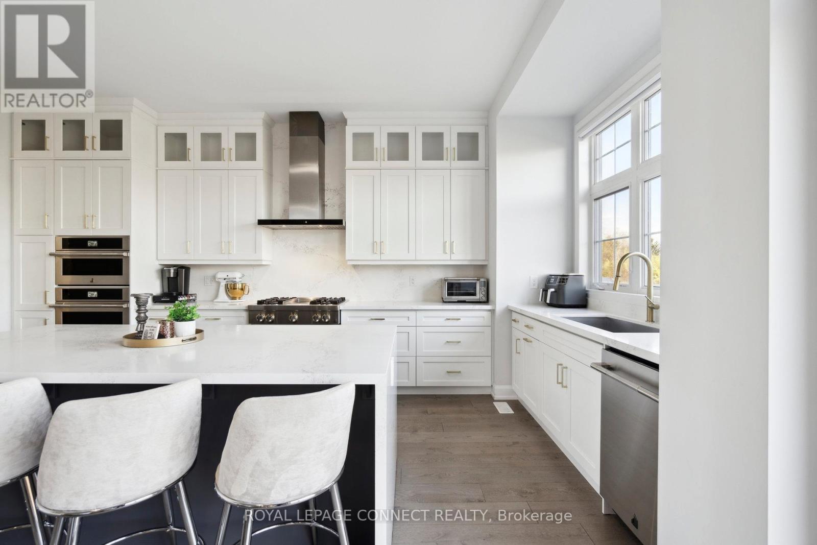1428 Ford Strathy Crescent, Oakville (Jm Joshua Meadows), Ontario  L6H 3W8 - Photo 12 - W12401303