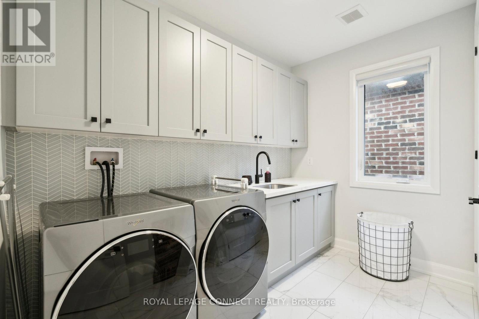 1428 Ford Strathy Crescent, Oakville (Jm Joshua Meadows), Ontario  L6H 3W8 - Photo 34 - W12401303