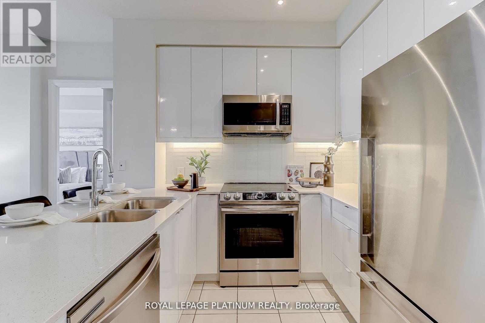 703 - 50 Thomas Riley Road, Toronto, Ontario  M9B 0C5 - Photo 5 - W12401319