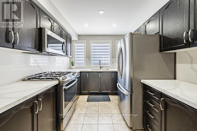 65 Spadina Road, Brampton (Brampton West), Ontario  L6X 4X6 - Photo 7 - W12401345