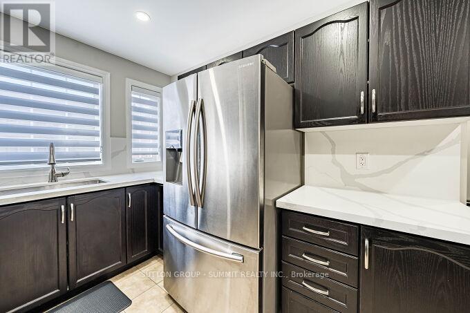65 Spadina Road, Brampton (Brampton West), Ontario  L6X 4X6 - Photo 9 - W12401345