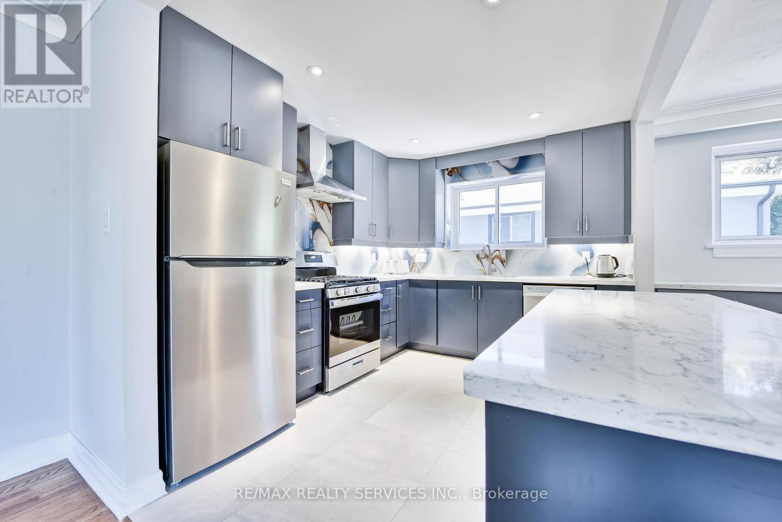 23 Windermere Court, Brampton (Northwood Park), Ontario  L6X 2L5 - Photo 14 - W12401346