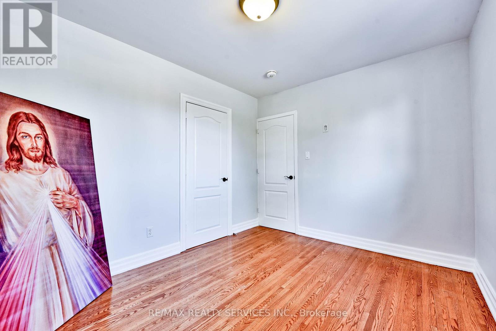 23 Windermere Court, Brampton (Northwood Park), Ontario  L6X 2L5 - Photo 18 - W12401346