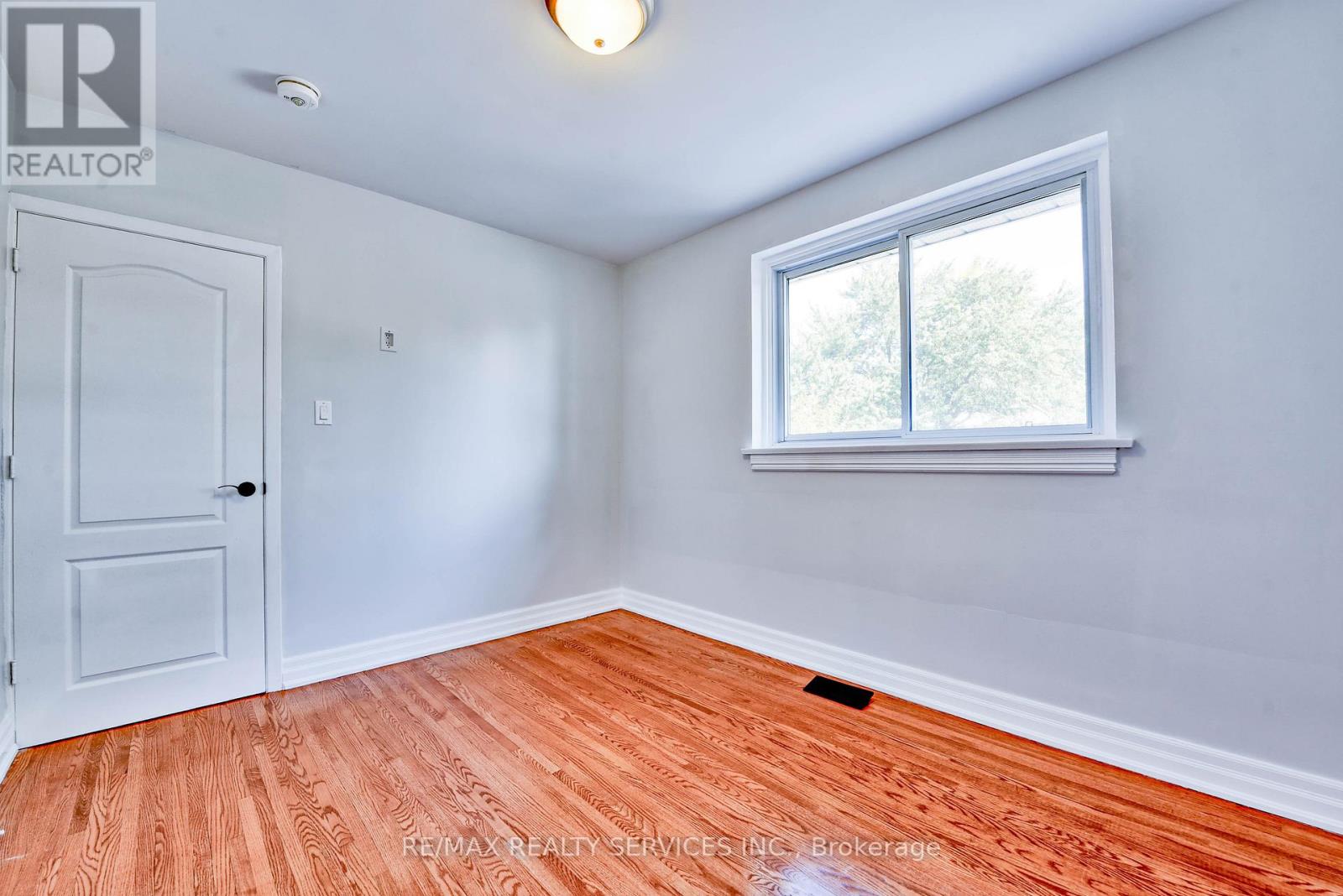 23 Windermere Court, Brampton (Northwood Park), Ontario  L6X 2L5 - Photo 19 - W12401346