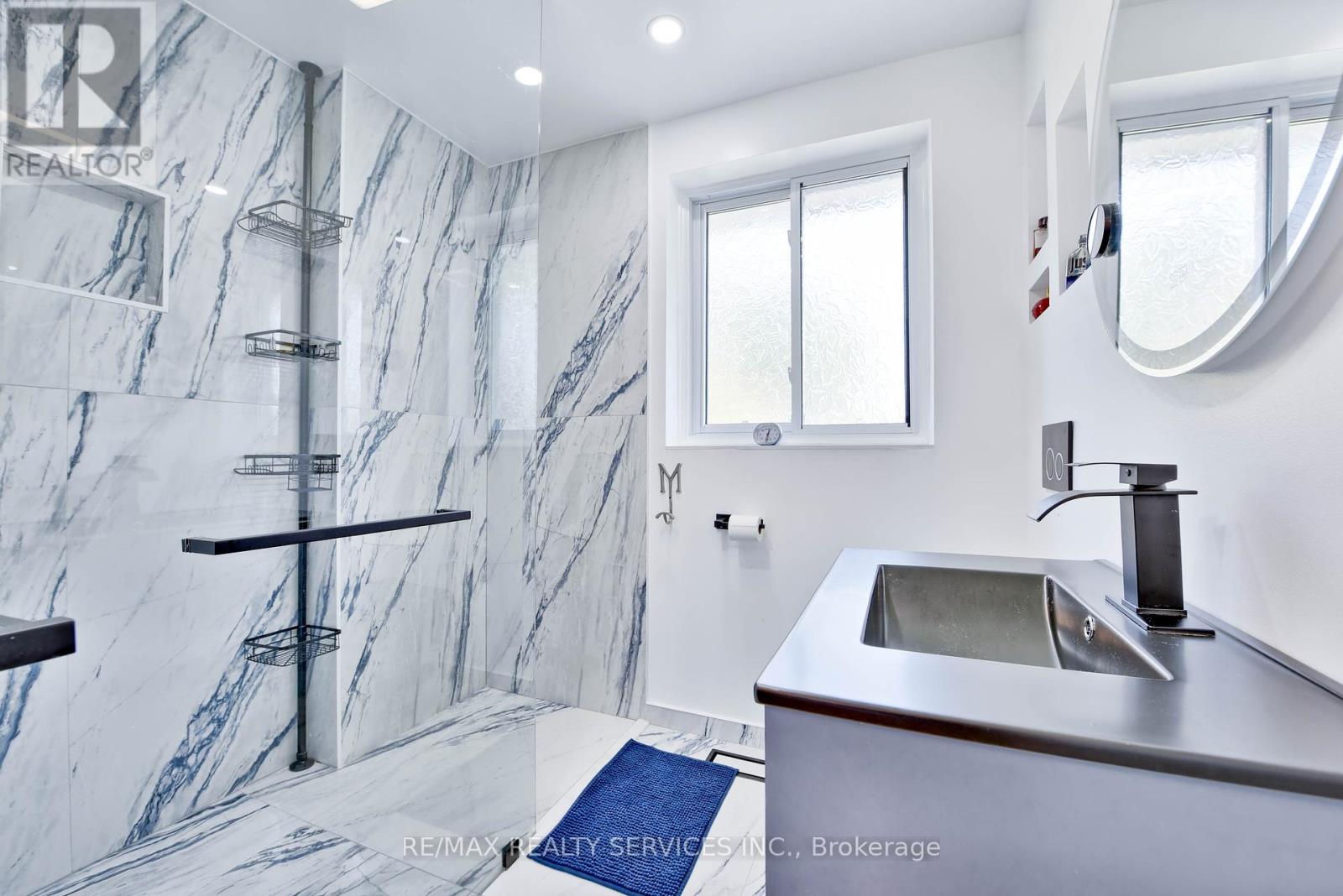 23 Windermere Court, Brampton (Northwood Park), Ontario  L6X 2L5 - Photo 30 - W12401346