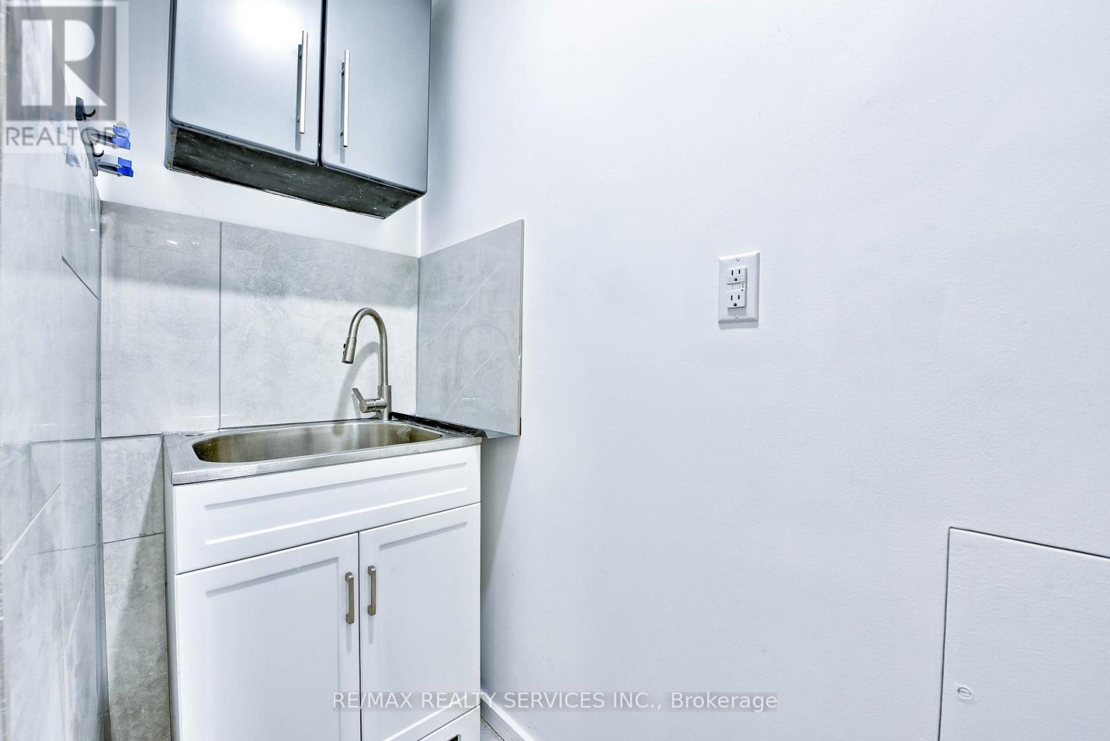 23 Windermere Court, Brampton (Northwood Park), Ontario  L6X 2L5 - Photo 33 - W12401346