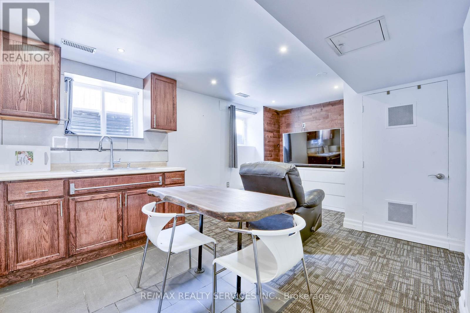 23 Windermere Court, Brampton (Northwood Park), Ontario  L6X 2L5 - Photo 36 - W12401346