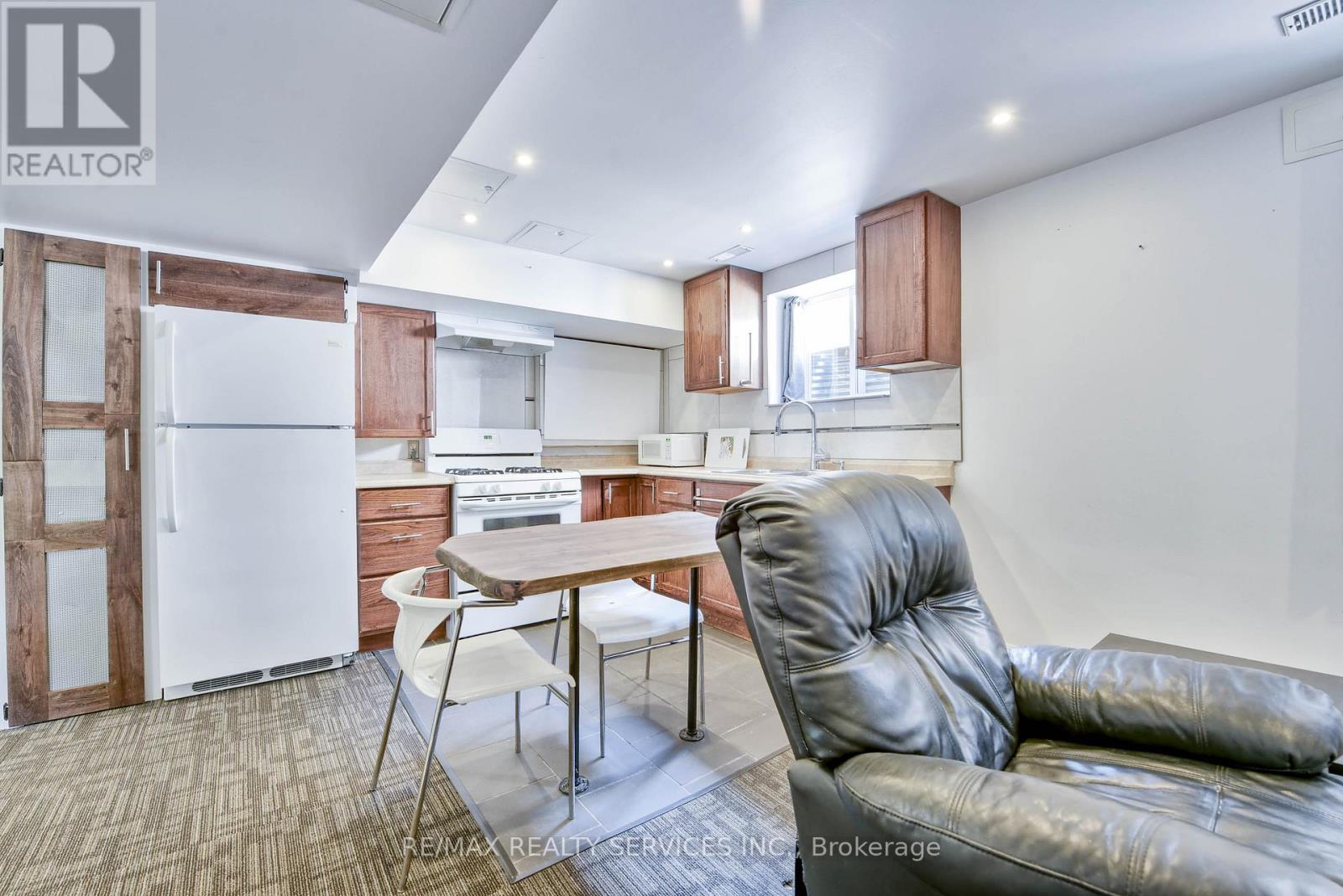 23 Windermere Court, Brampton (Northwood Park), Ontario  L6X 2L5 - Photo 37 - W12401346