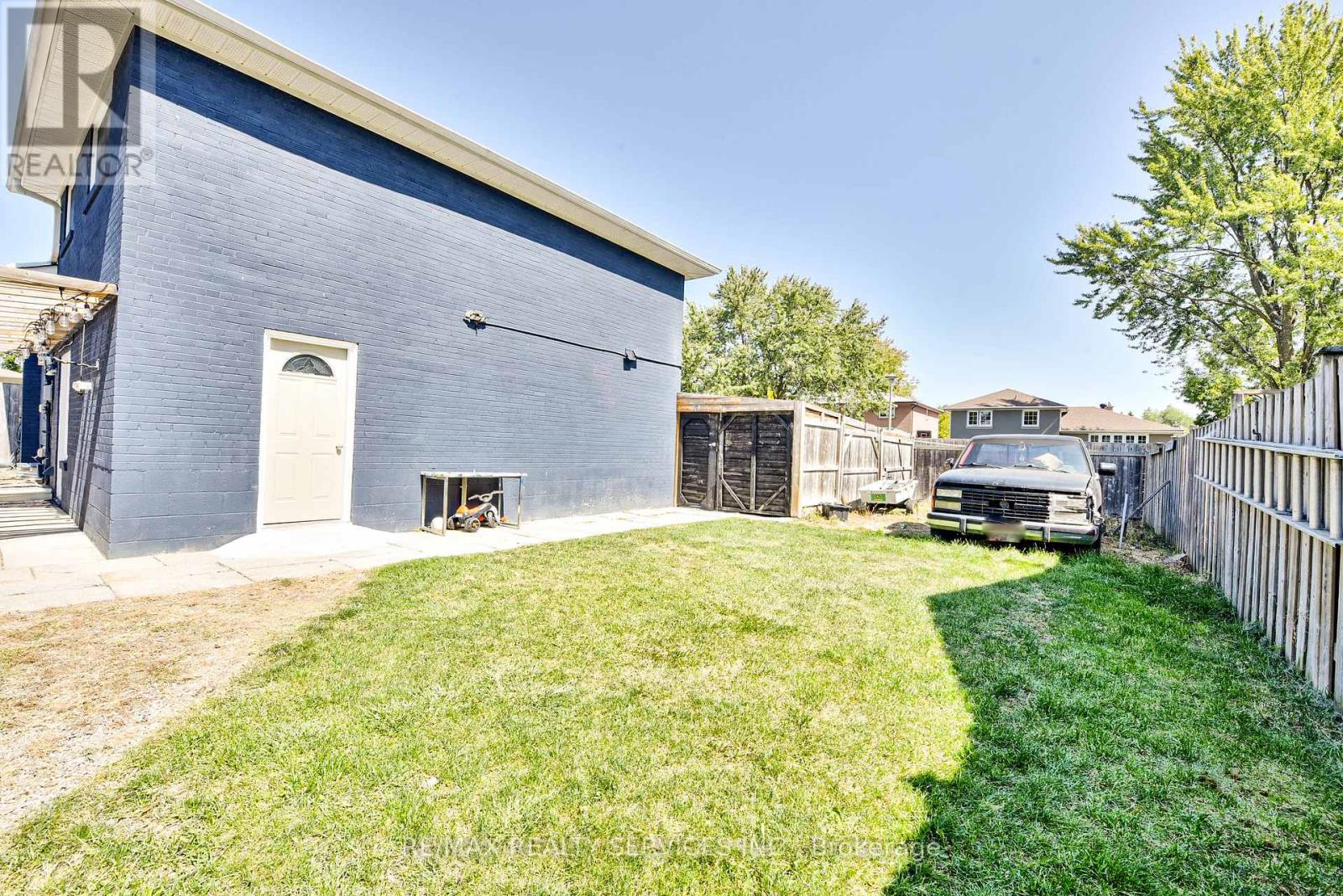 23 Windermere Court, Brampton (Northwood Park), Ontario  L6X 2L5 - Photo 44 - W12401346