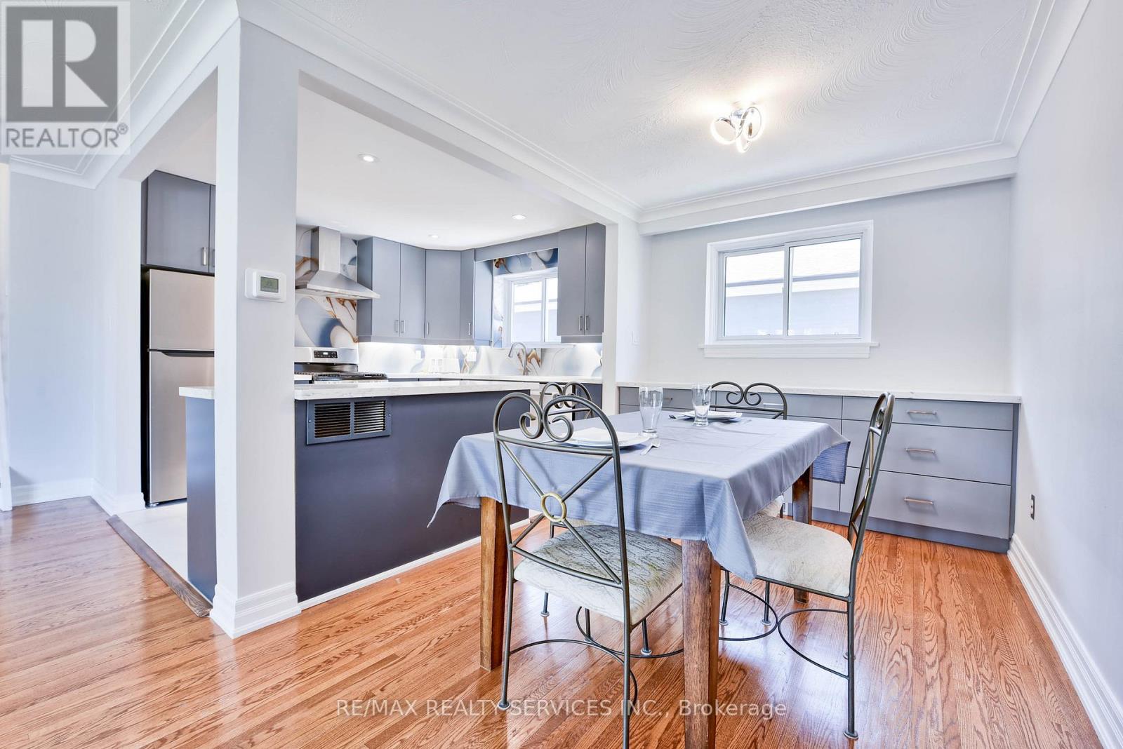 23 Windermere Court, Brampton (Northwood Park), Ontario  L6X 2L5 - Photo 9 - W12401346