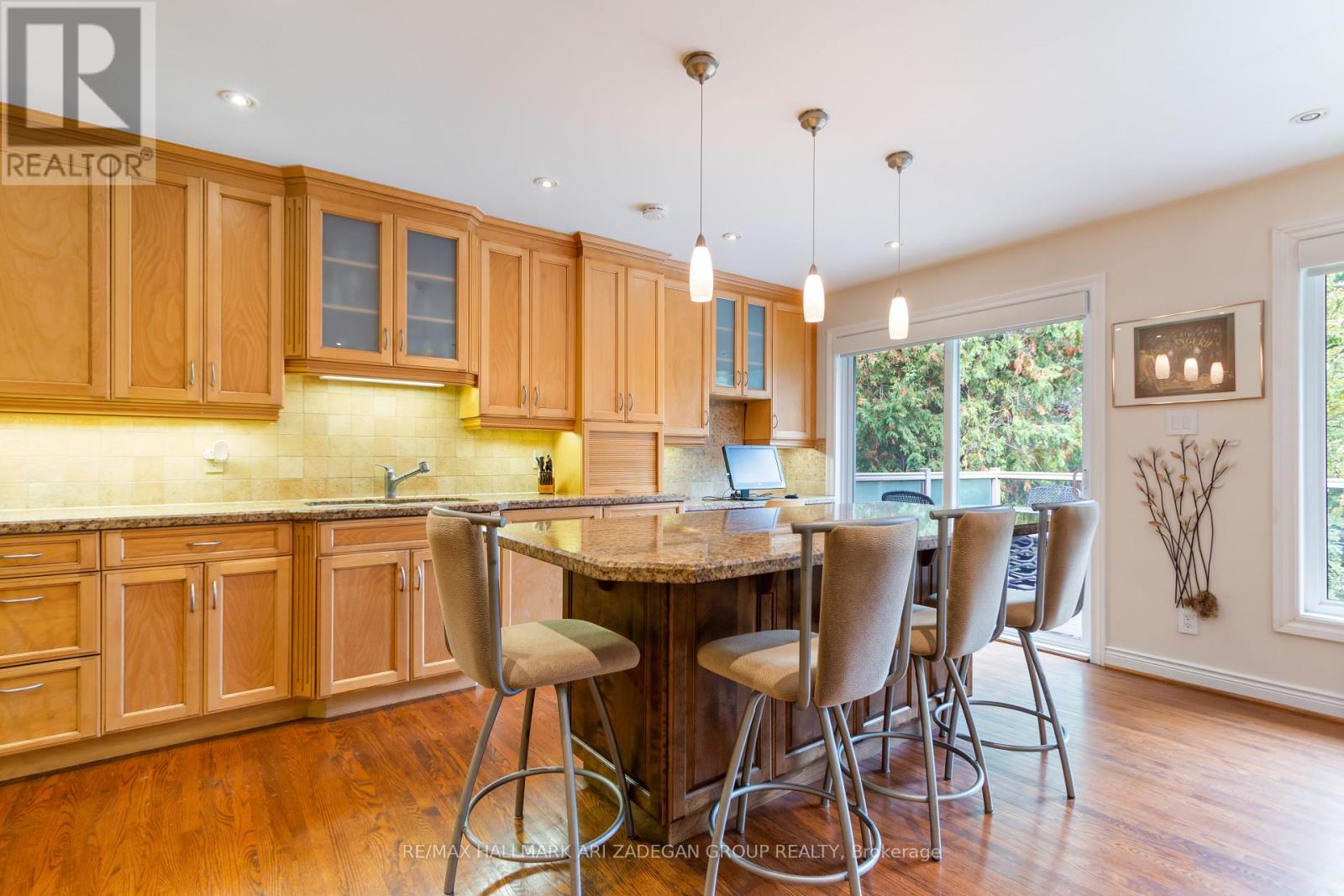 195 Burbank Drive, Toronto, Ontario  M2K 1P5 - Photo 4 - C12283471