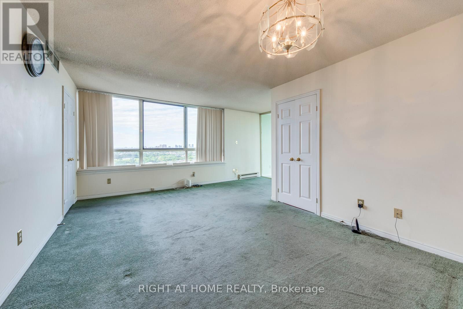 1603 - 1360 Rathburn Road E, Mississauga, Ontario  L4W 4H4 - Photo 10 - W12401389