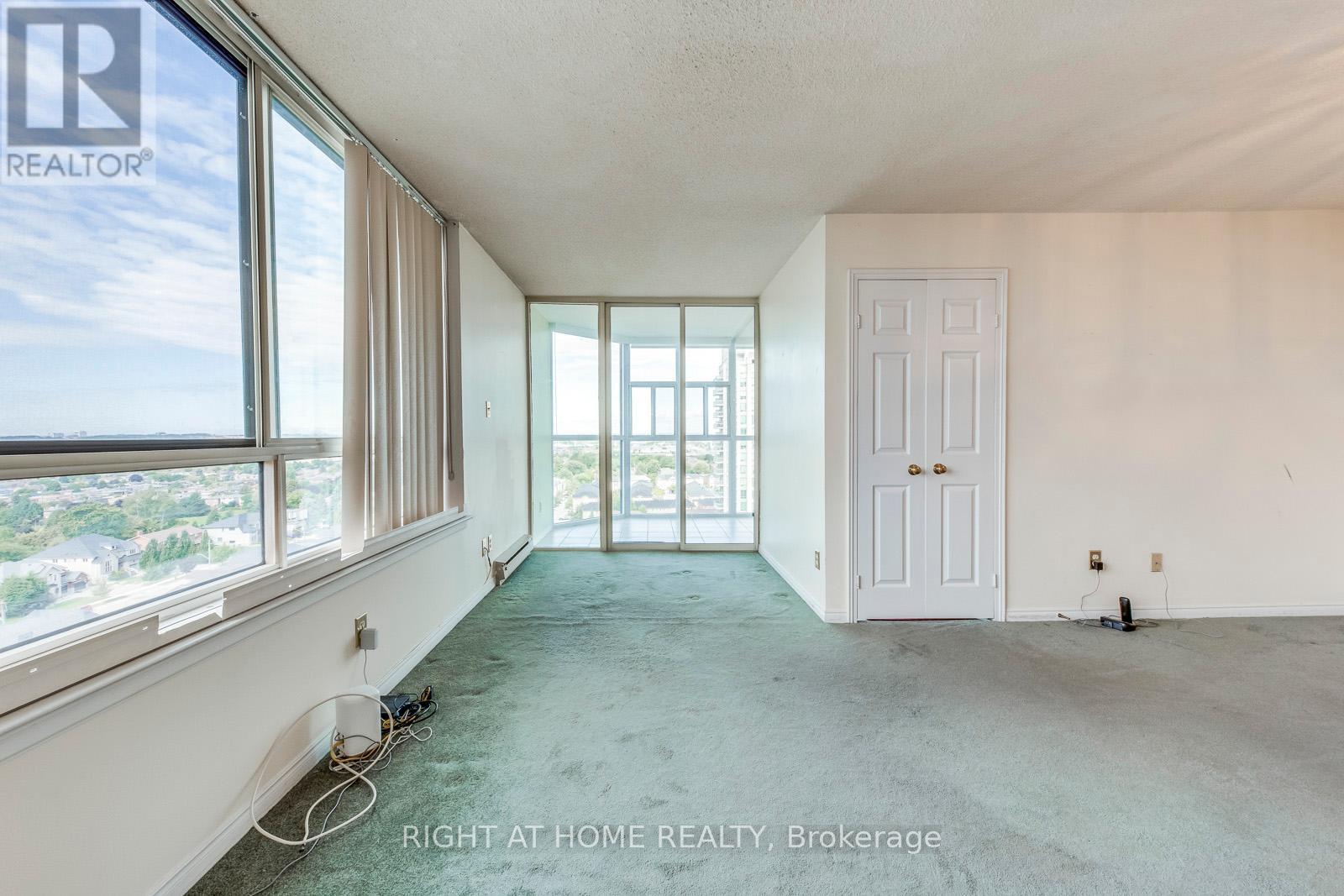 1603 - 1360 Rathburn Road E, Mississauga, Ontario  L4W 4H4 - Photo 12 - W12401389