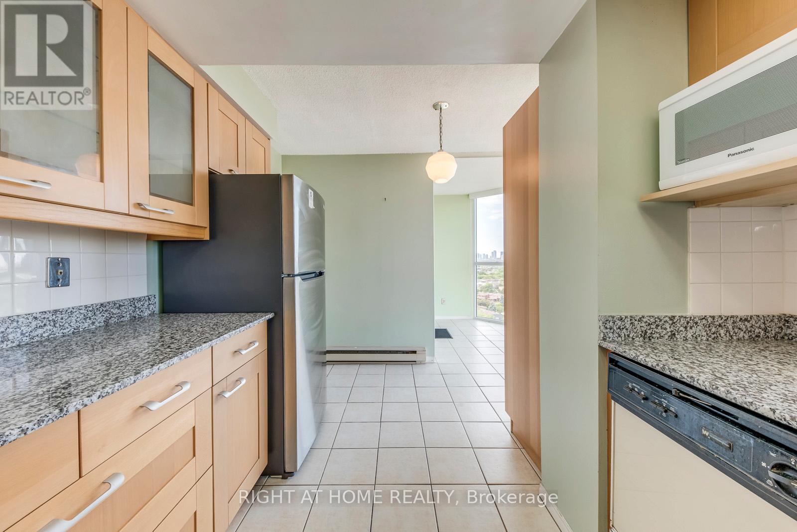 1603 - 1360 Rathburn Road E, Mississauga, Ontario  L4W 4H4 - Photo 22 - W12401389