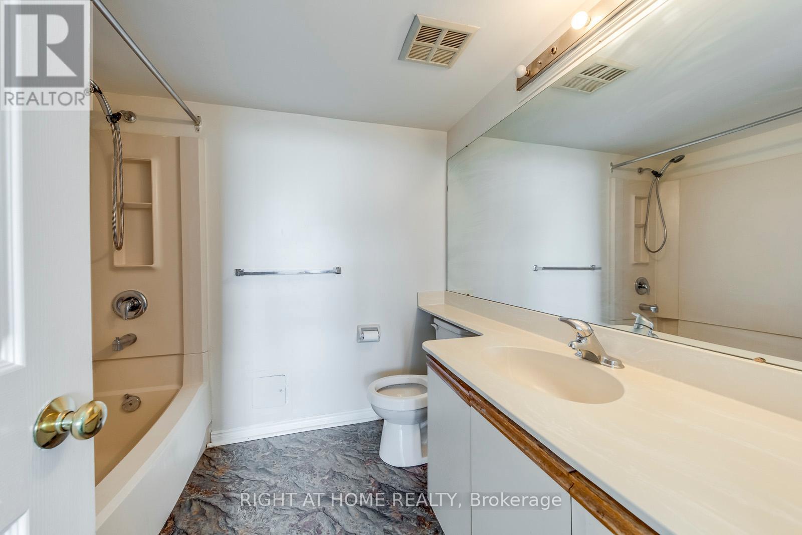 1603 - 1360 Rathburn Road E, Mississauga, Ontario  L4W 4H4 - Photo 24 - W12401389