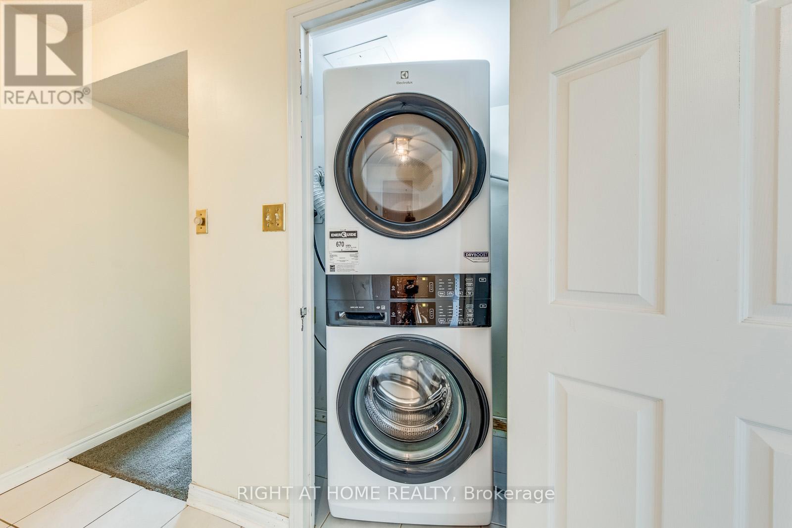 1603 - 1360 Rathburn Road E, Mississauga, Ontario  L4W 4H4 - Photo 26 - W12401389
