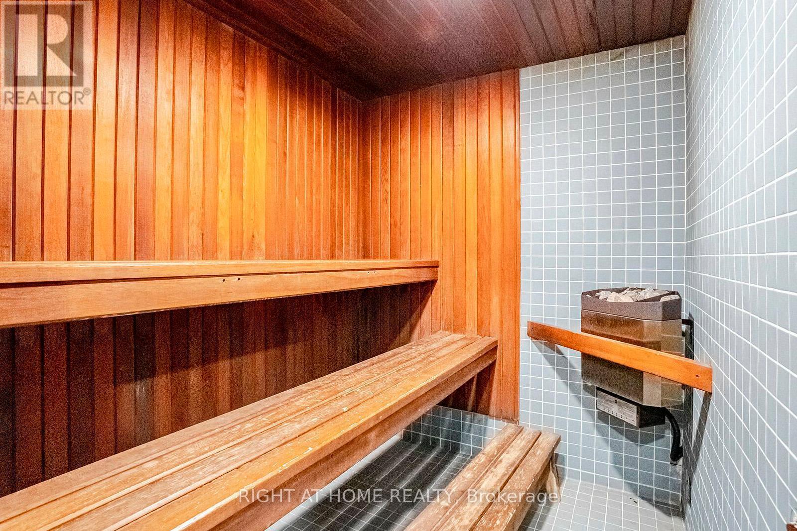 1603 - 1360 Rathburn Road E, Mississauga, Ontario  L4W 4H4 - Photo 8 - W12401389