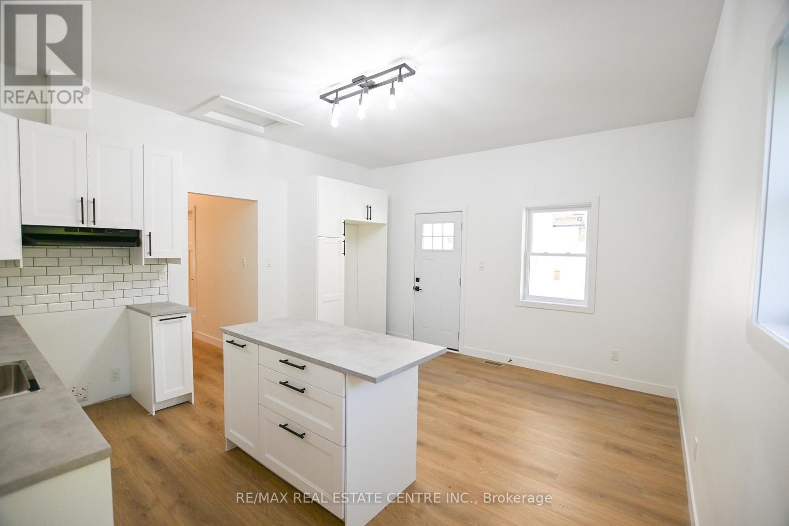 284 Darling Street, Brantford, Ontario  N3S 3X6 - Photo 6 - X12401356