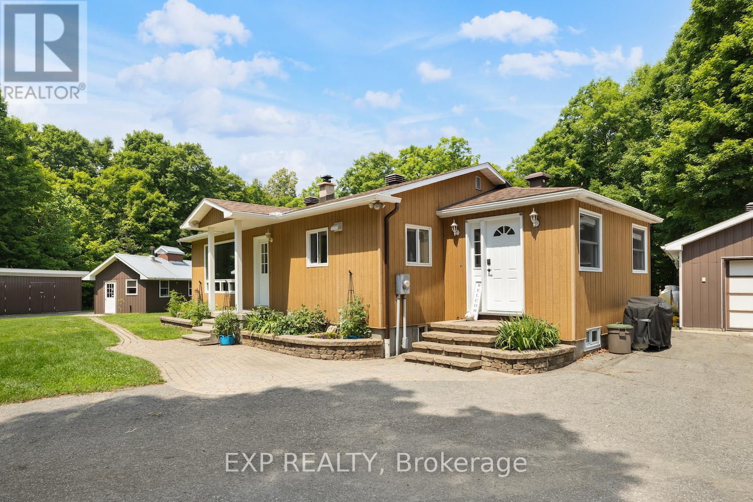 466 Wolf Grove Road, Mississippi Mills, Ontario  K0A 1A0 - Photo 3 - X12401416