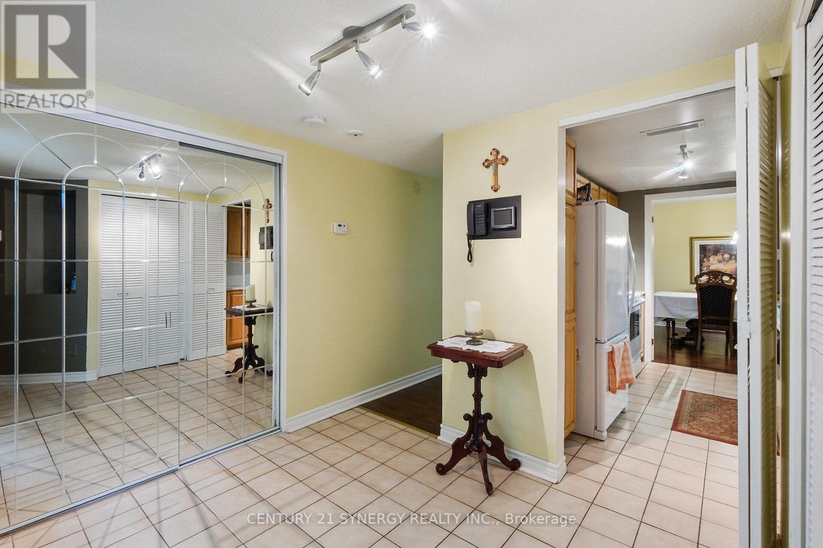 104 - 295 Gilmour Street, Ottawa, Ontario  K2P 0P7 - Photo 4 - X12401418