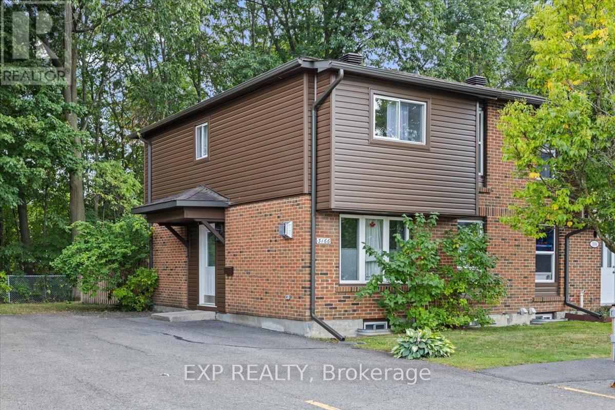 3166 Stockton Drive, Ottawa, Ontario  K1T 1S1 - Photo 2 - X12401423