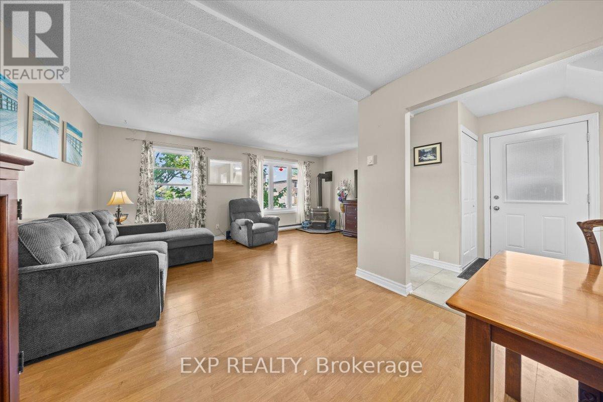 3166 Stockton Drive, Ottawa, Ontario  K1T 1S1 - Photo 6 - X12401423