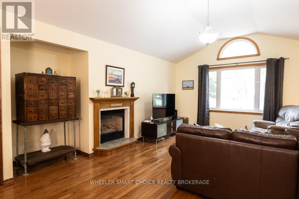 15206 Colonial Drive, South Stormont, Ontario  K0C 1M0 - Photo 12 - X12401432
