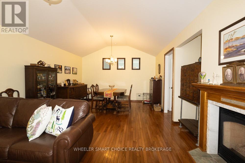 15206 Colonial Drive, South Stormont, Ontario  K0C 1M0 - Photo 13 - X12401432