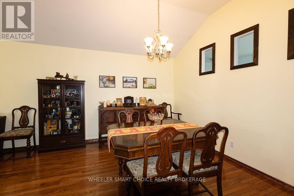 15206 Colonial Drive, South Stormont, Ontario  K0C 1M0 - Photo 14 - X12401432