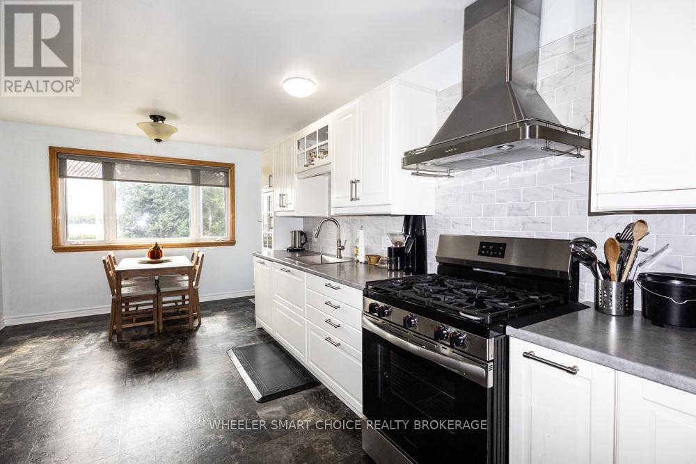 15206 Colonial Drive, South Stormont, Ontario  K0C 1M0 - Photo 18 - X12401432