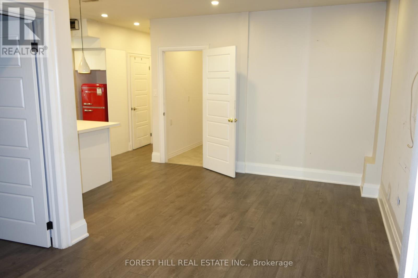 18 Farwell Avenue, Wasaga Beach, Ontario  L9Z 0H3 - Photo 16 - S12399820