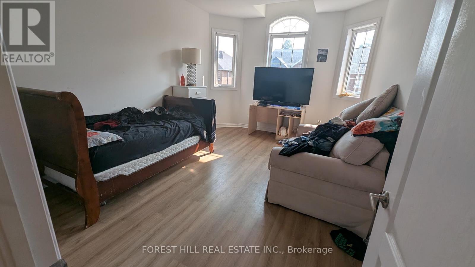18 Farwell Avenue, Wasaga Beach, Ontario  L9Z 0H3 - Photo 11 - S12399820