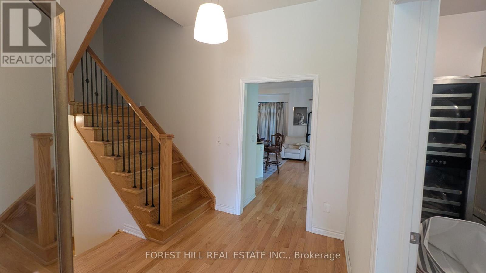 18 Farwell Avenue, Wasaga Beach, Ontario  L9Z 0H3 - Photo 8 - S12399820