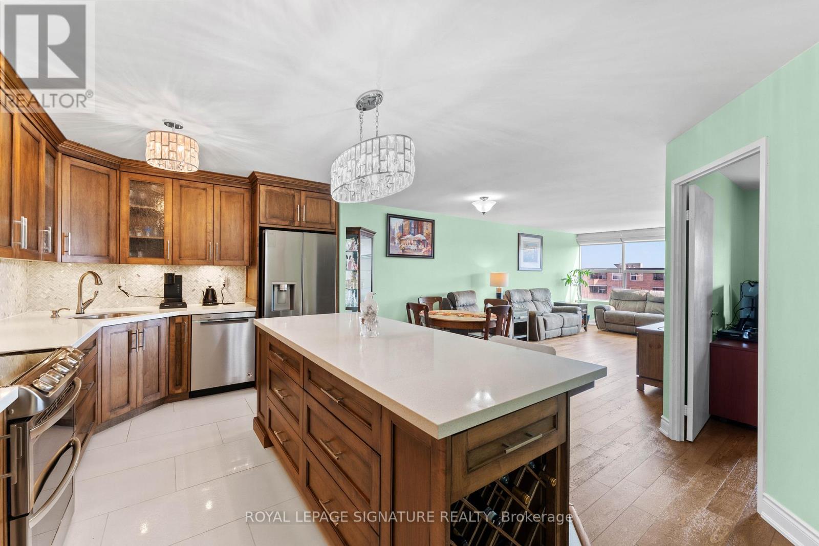 1007 - 250 Davis Drive, Newmarket, Ontario  L3Y 7T7 - Photo 12 - N12401439