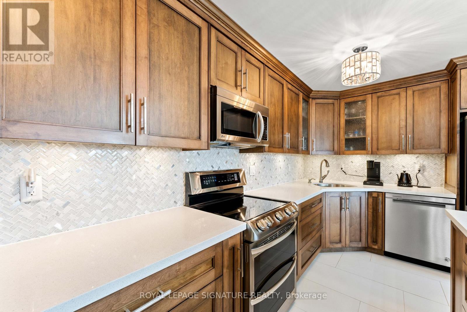 1007 - 250 Davis Drive, Newmarket, Ontario  L3Y 7T7 - Photo 13 - N12401439