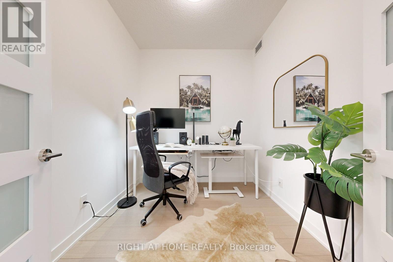 B807 - 292 Verdale Crossing, Markham, Ontario  L6G 0H6 - Photo 4 - N12401446