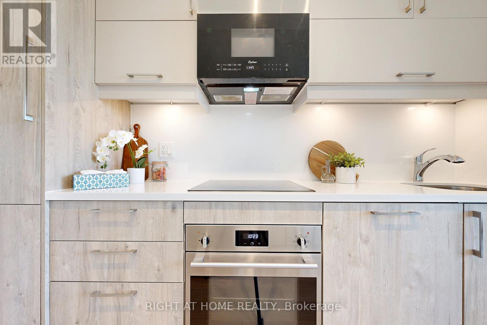 B807 - 292 Verdale Crossing, Markham, Ontario  L6G 0H6 - Photo 9 - N12401446