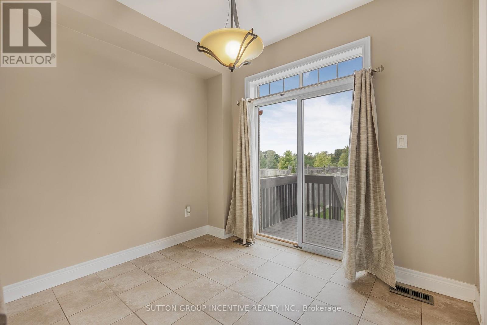 76 Forsyth Crescent, Barrie, Ontario  L4N 6R1 - Photo 15 - S12401437