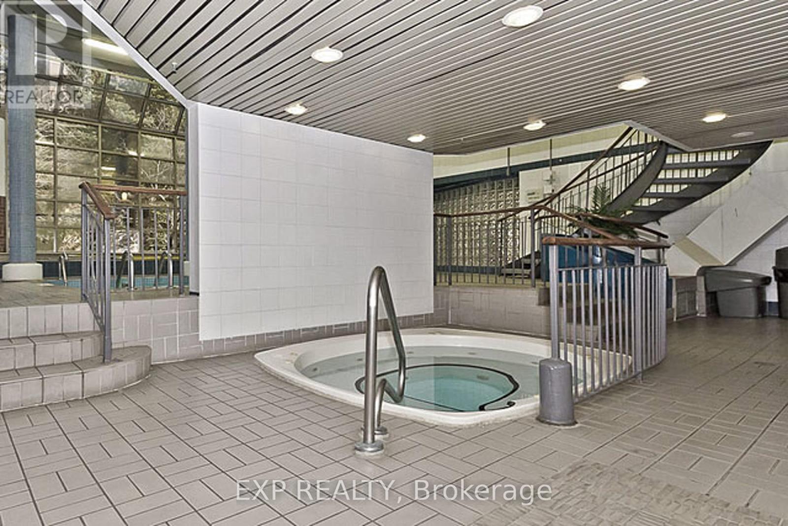 707 - 25 Fairview Road W, Mississauga, Ontario  L5B 3Y8 - Photo 13 - W12401425