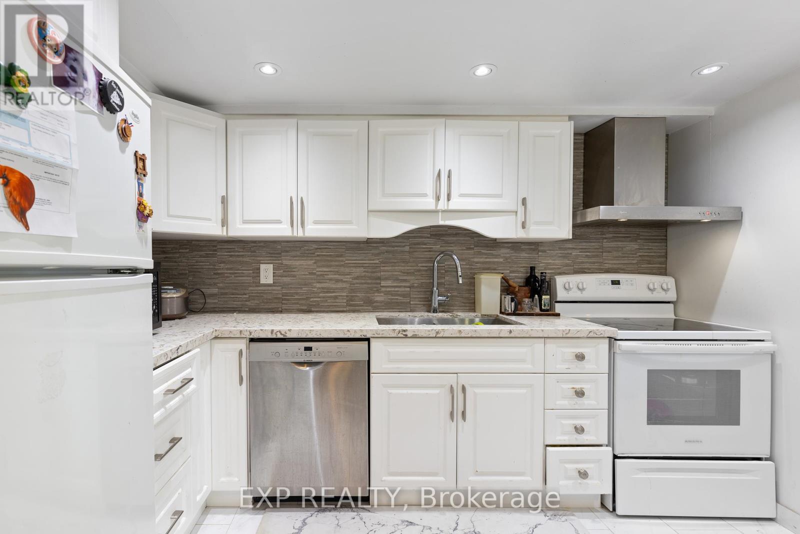 707 - 25 Fairview Road W, Mississauga, Ontario  L5B 3Y8 - Photo 5 - W12401425