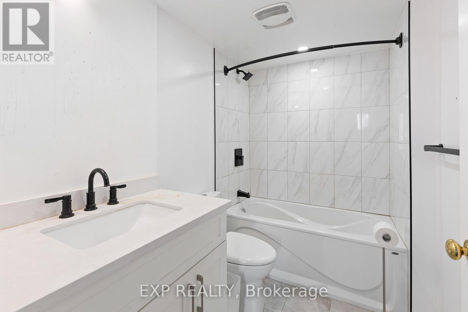 707 - 25 Fairview Road W, Mississauga, Ontario  L5B 3Y8 - Photo 7 - W12401425