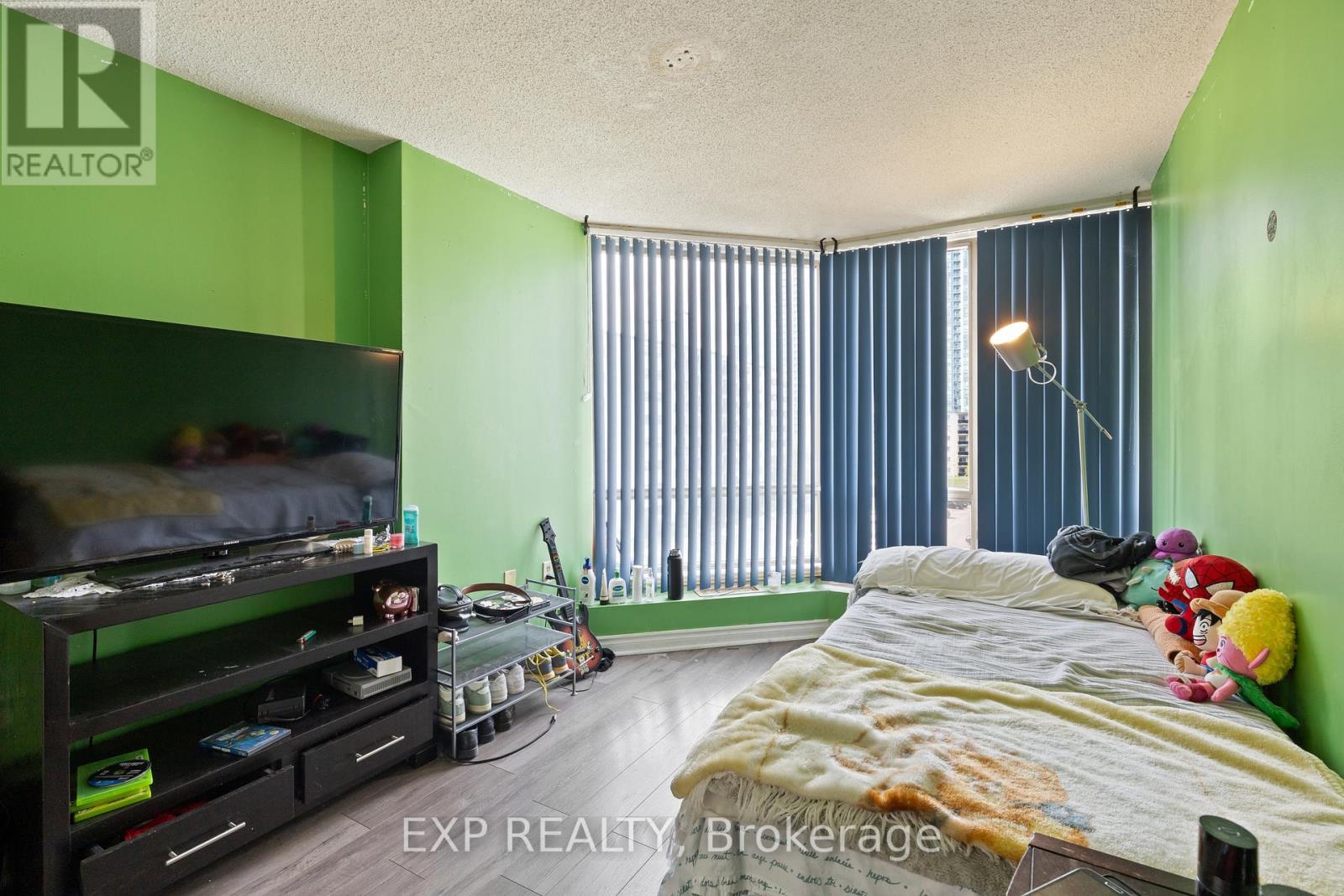 707 - 25 Fairview Road W, Mississauga, Ontario  L5B 3Y8 - Photo 9 - W12401425